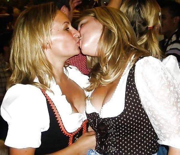 14P Hardcore lesbian sluts make out and play with each other