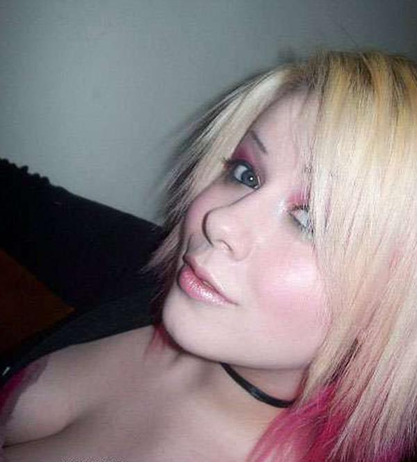 15P Pictures of Tracy getting kinky with her camera