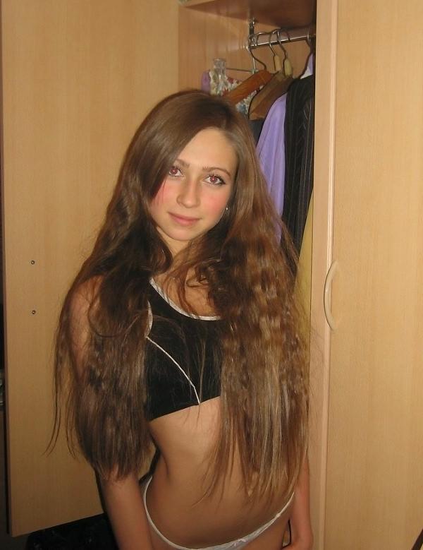 15P Teen girlfriend posing in her panties