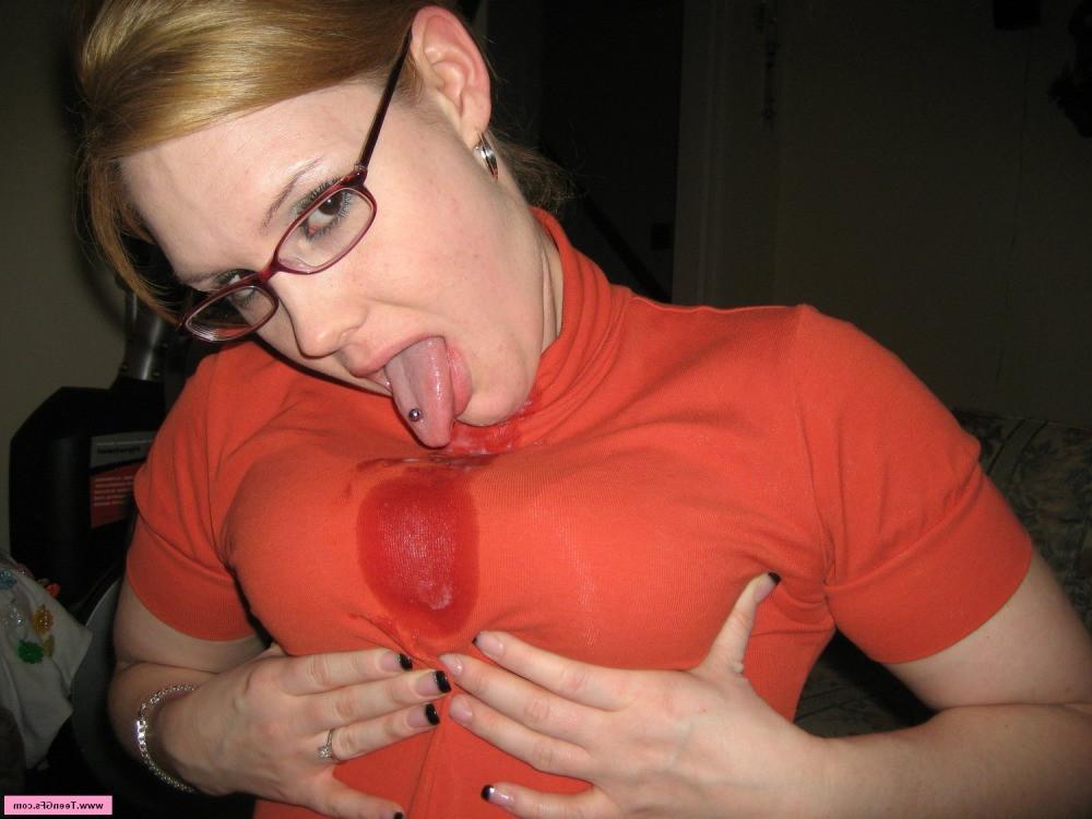 16P Teen girlfriend sucks cock while wearing her glasses