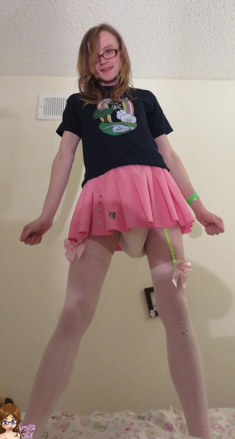 10P Age regression shemale Riley Kilo wears diapers and wants you to put her to bed 