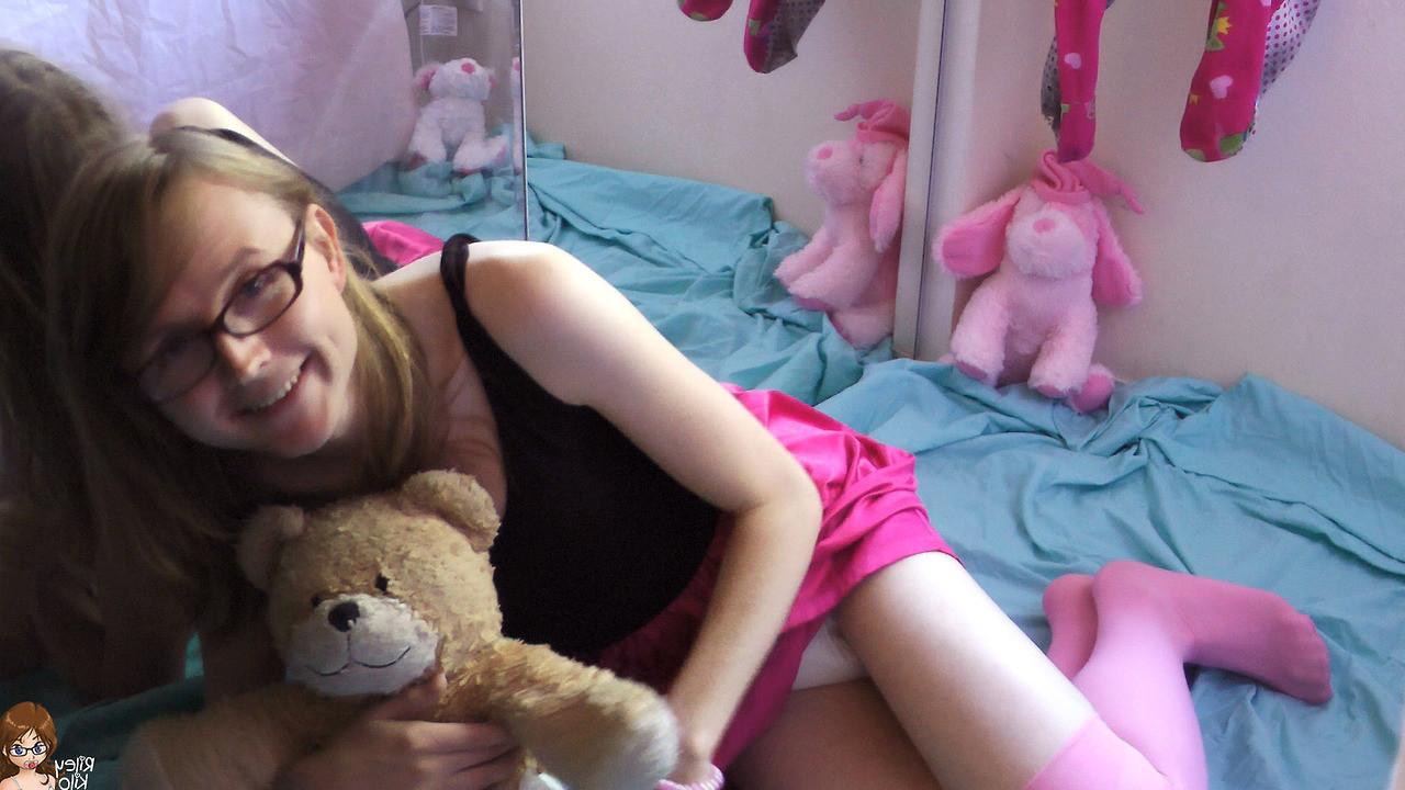 10P Age regression shemale Riley Kilo wears diapers and wants you to put her to bed 