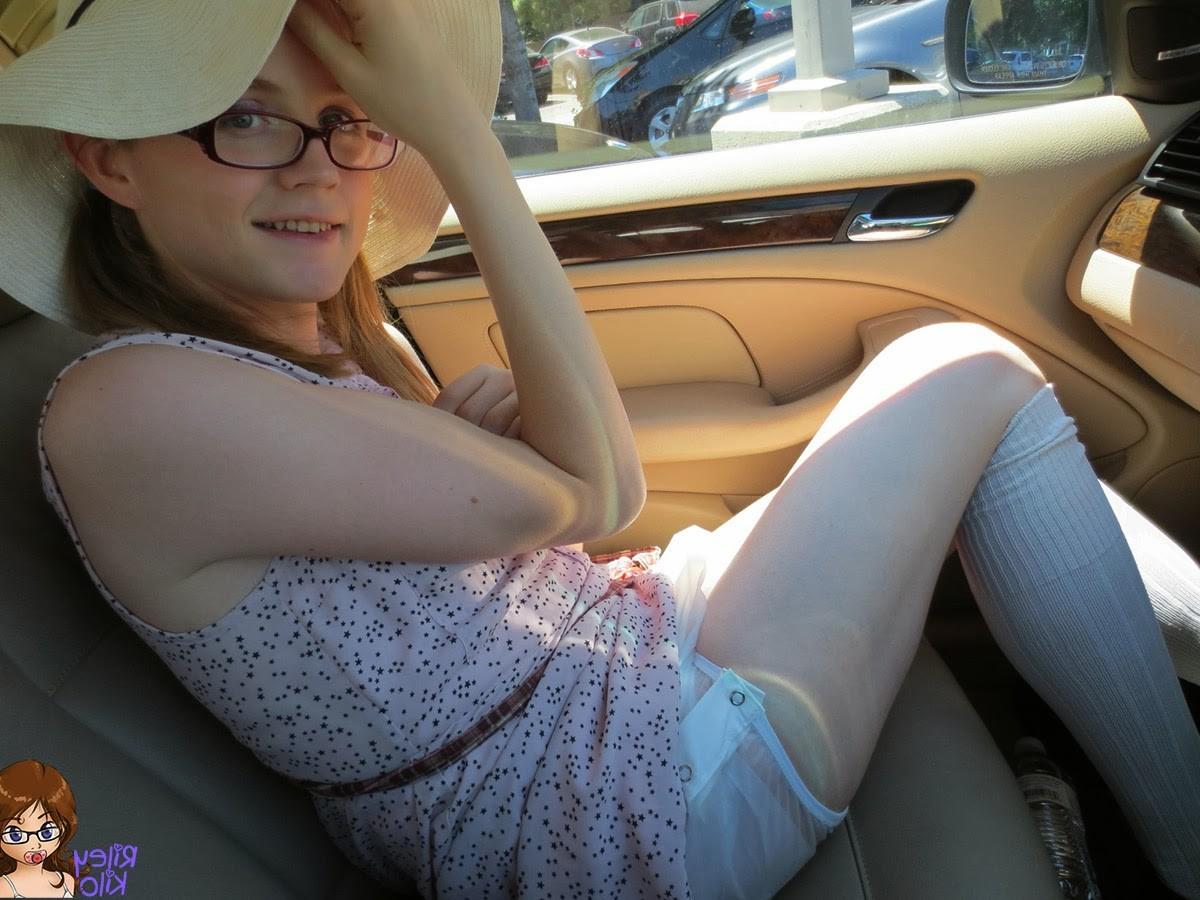 10P Fetish TS Riley wearing diapers in public