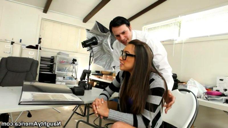 16P Nerdy Arial Rose wears her big glasses during sex