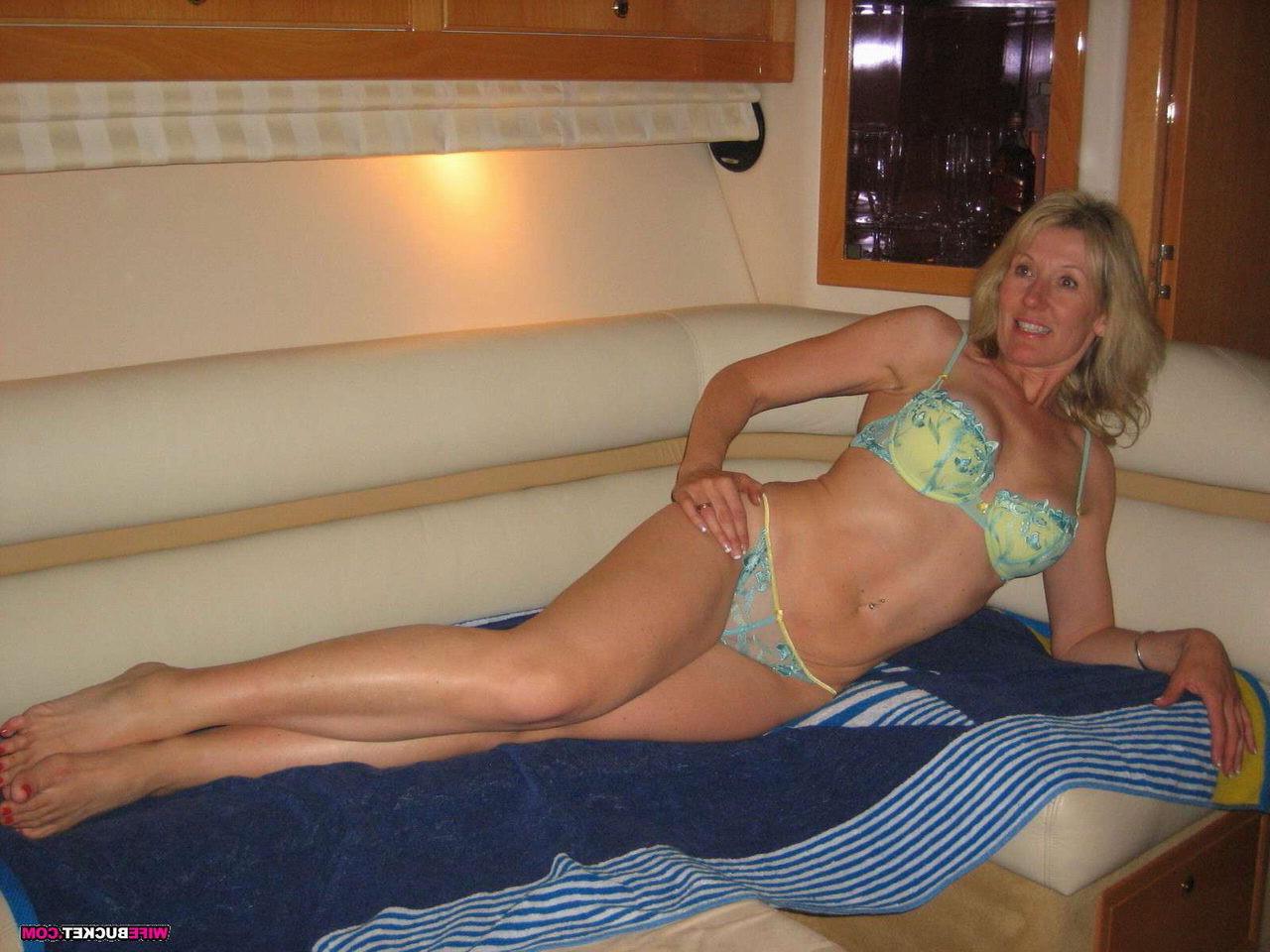 15P Mature amateur babe posing