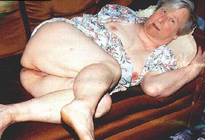 18P kinky older amateur grannies poser