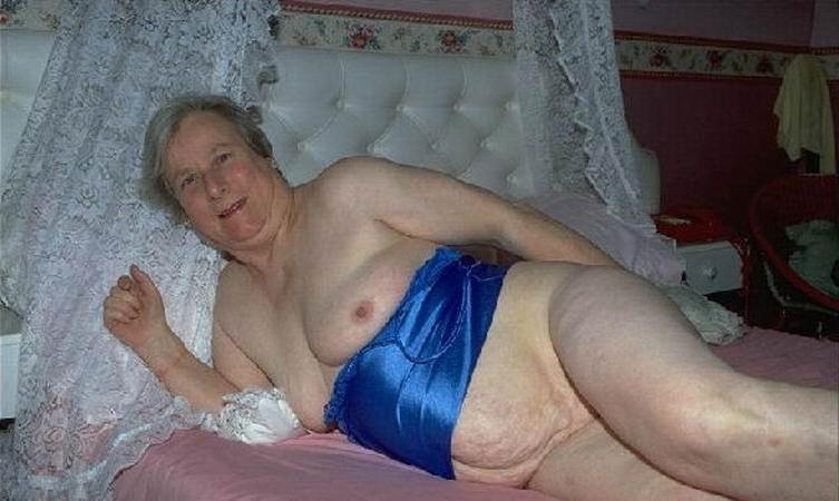 18P kinky older amateur grannies poser