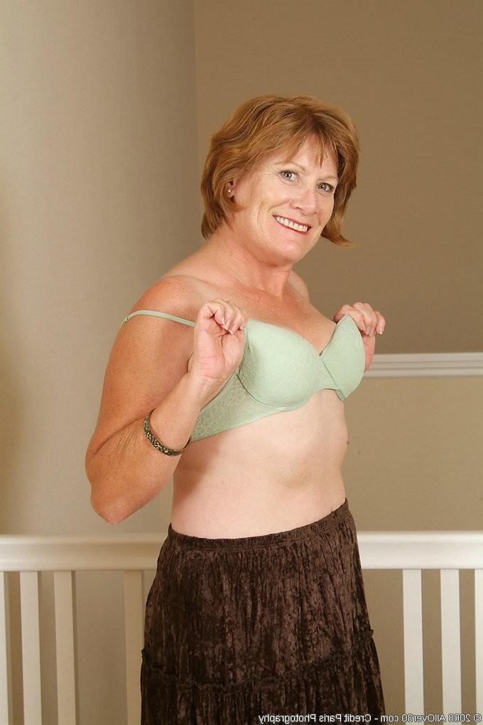 16P Mature redhead granny stripping and spreading her vagina