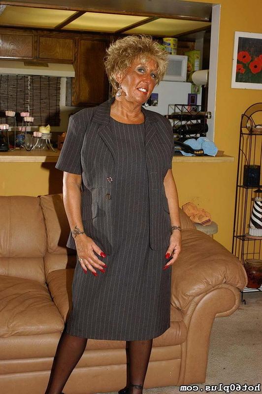 16P Mature older granny in stockings sucking and fucking hardcore