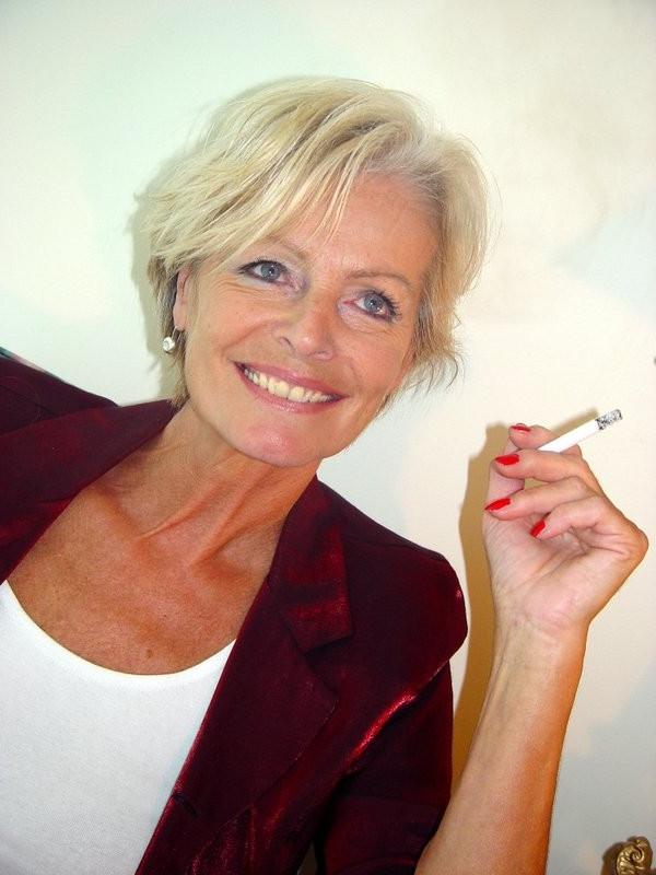 16P Hot old blonde babe enjoying a cigarette