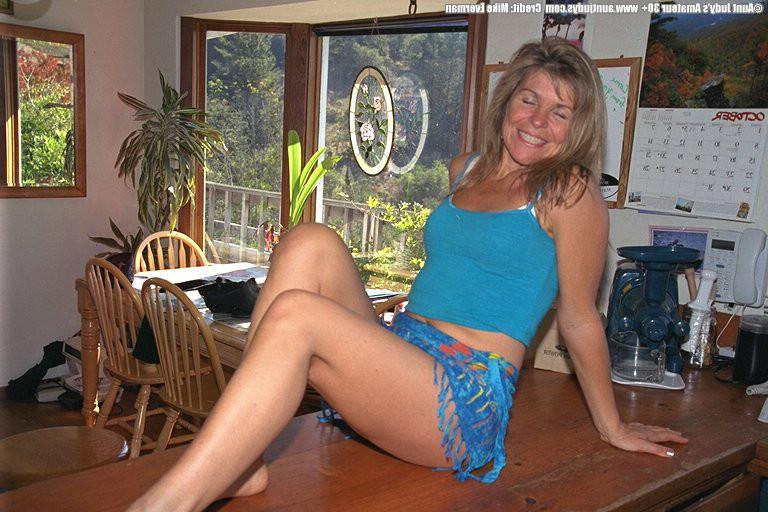 15P Mature blondes hairy muff