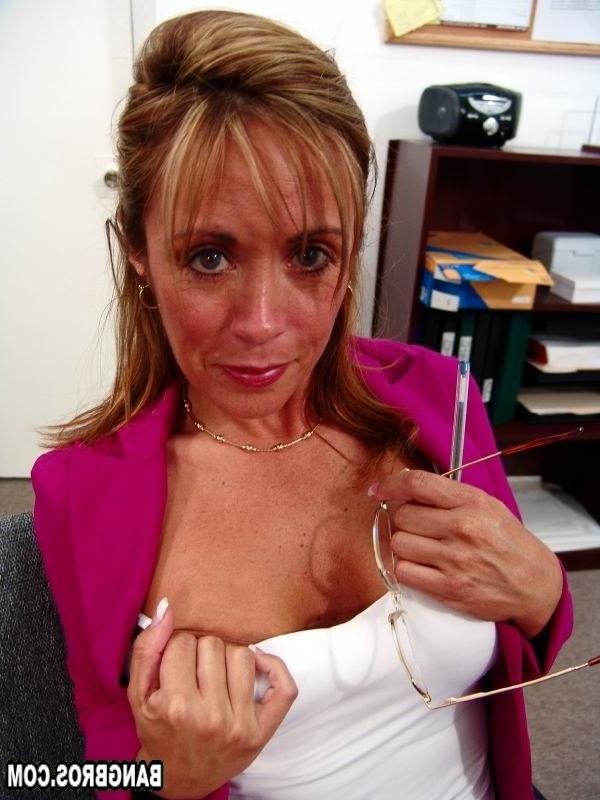 16P Mature MILF taking off her cloths in the office