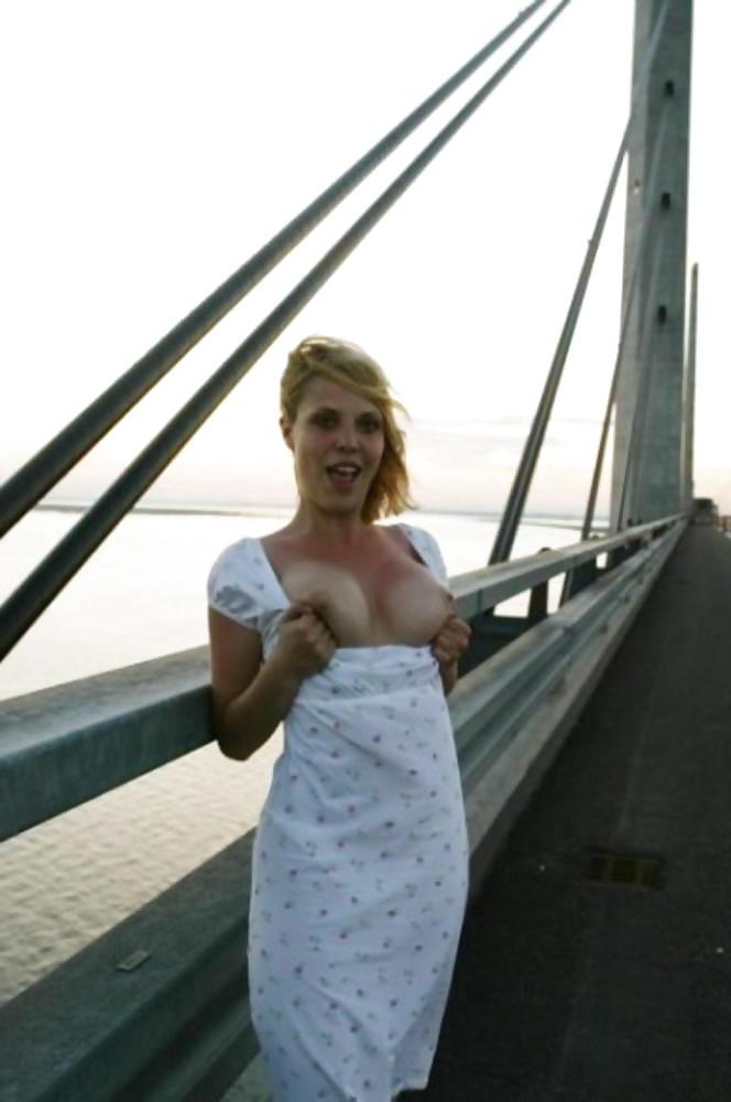 24P REALLY HOT GIRLS IN PUBLIC 02