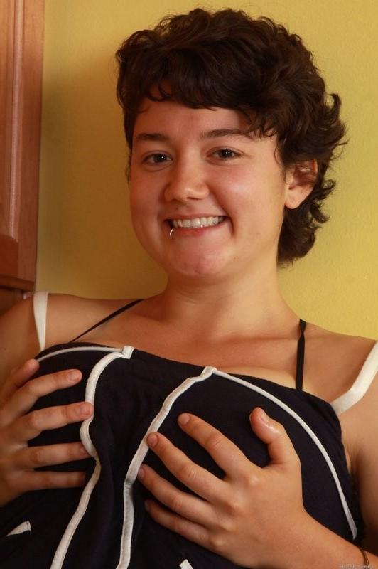 15P Kimmy got some nice natural boobs