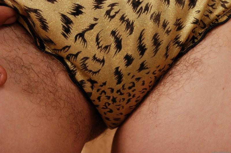 15P Tattooed natural Freyja spreads her juicy pussy