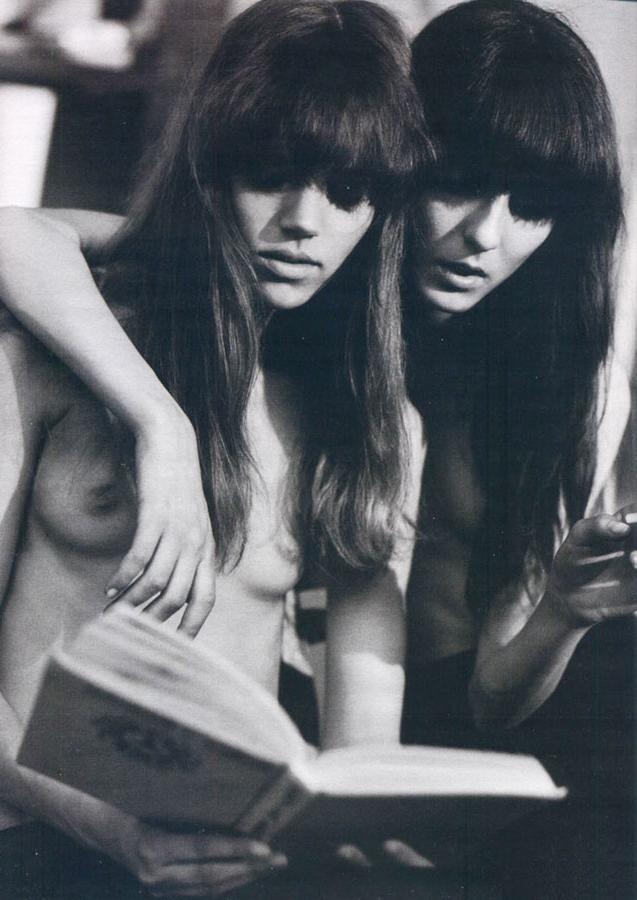 16P Pretty classic ladies posing naked in sixties