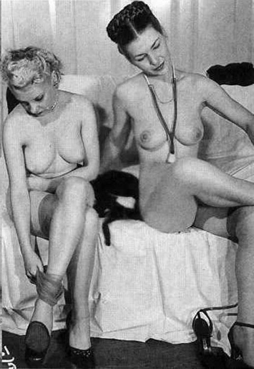 16P Horny classic cuties posing naked in the sixties