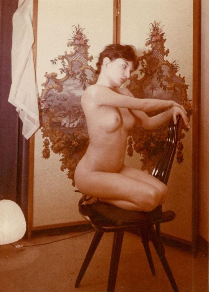 16P Mature sexy ladies shows their tits in this classic erotic set