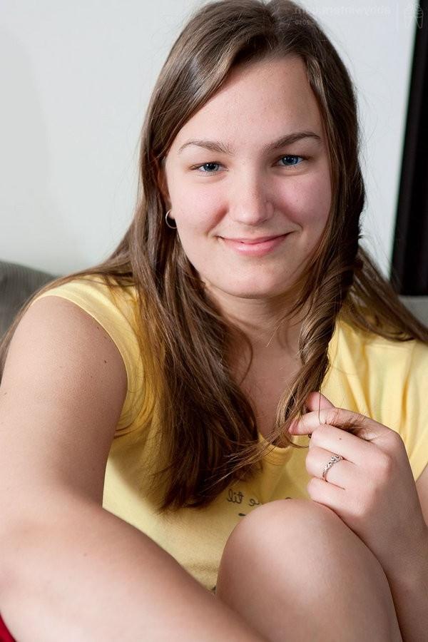 15P Beautiful But Shy Amateur Spreads To Show Her Furry Muff