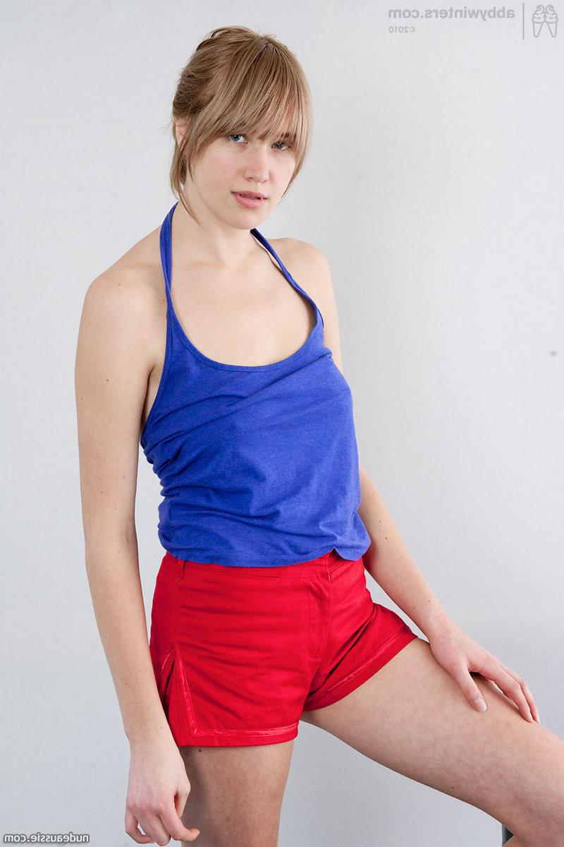 5P Natural amateur aussie Michaela showing muff