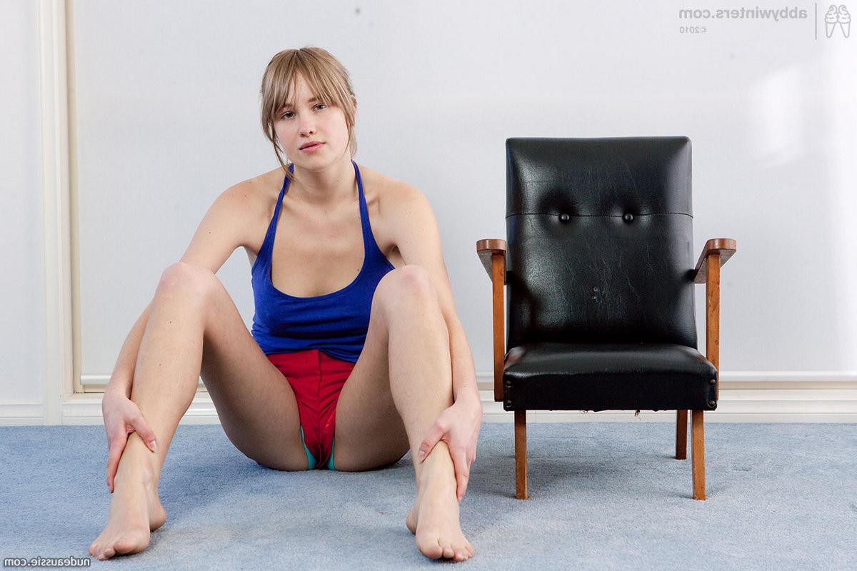 5P Natural amateur aussie Michaela showing muff