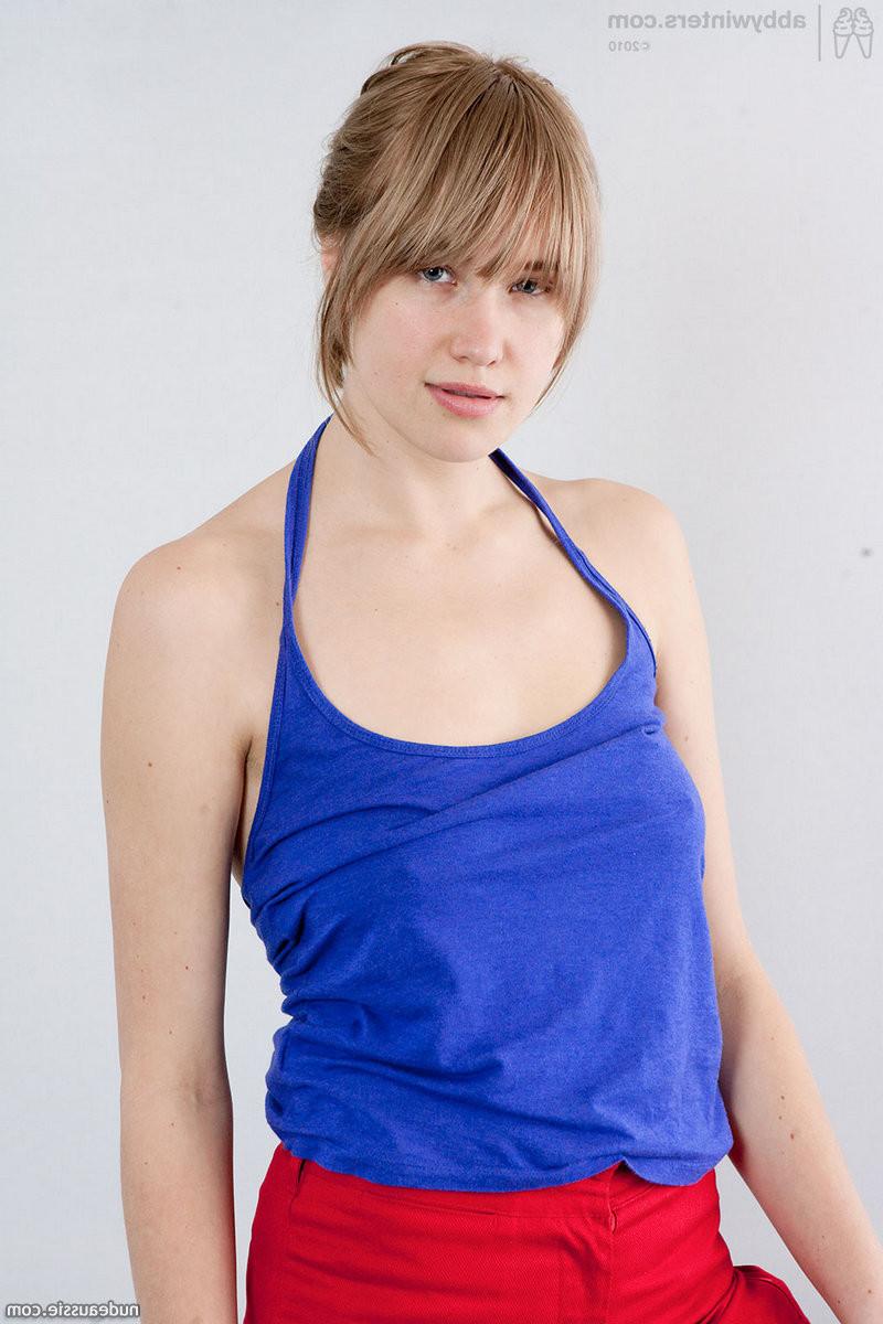 5P Natural amateur aussie Michaela showing muff
