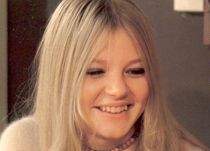 16P Three lesbian seventies friends going naughty