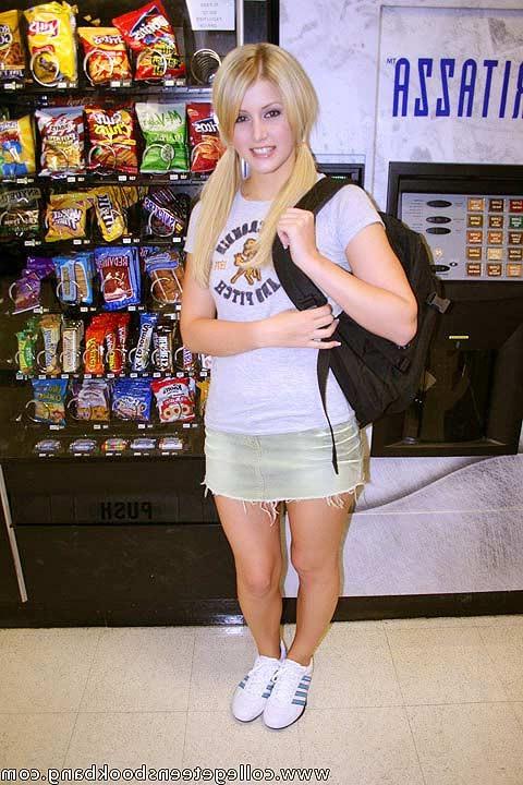 16P Pretty yet penniless this college teen gets her pussy banged for money