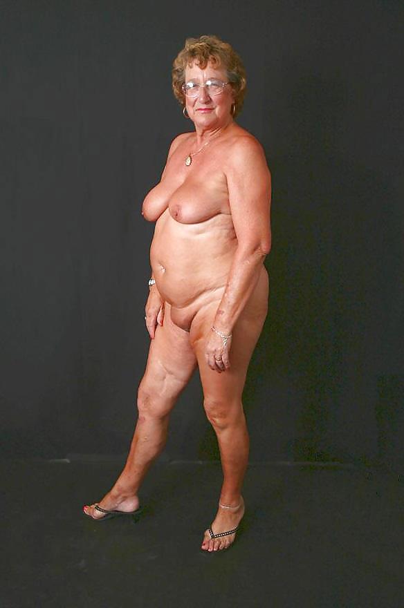 19P Naked women with glasses 1. (Older women special)