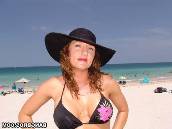 16P She has perfect tits, nice and plump. Her ass is shaped so round and juicy that 