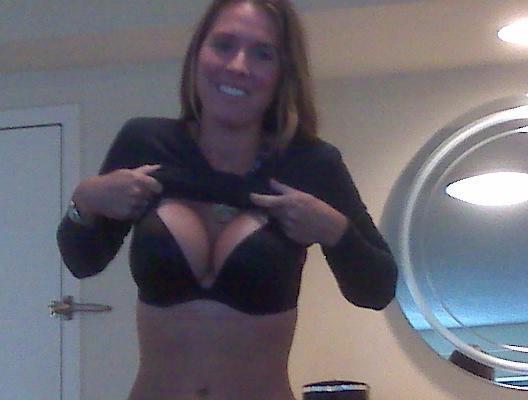 15P Sexy Juggs on These GF's