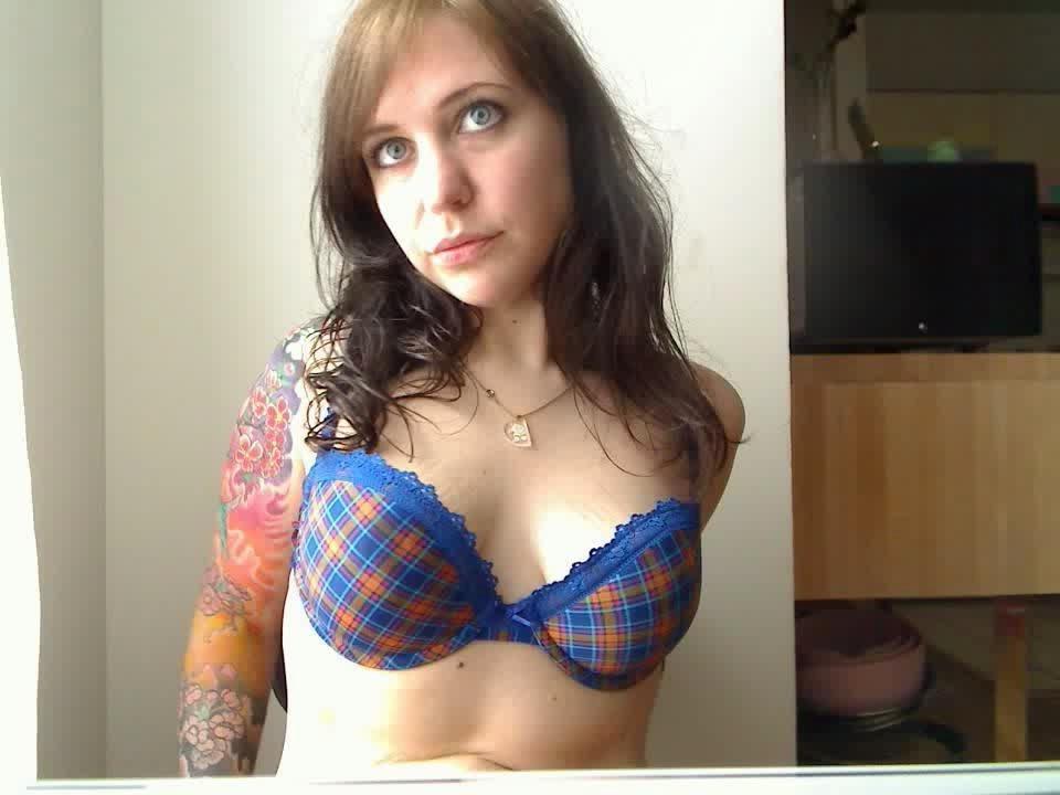 10P Big tits juicy judy shakes her pussy and fucks herself on webcam and pics