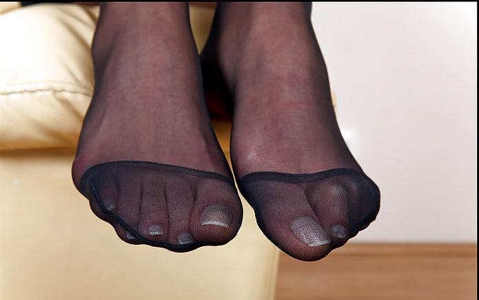 25P Feet 7