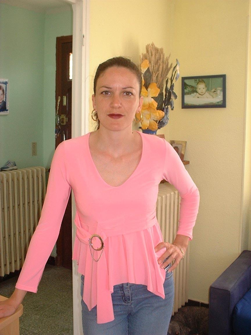20P French mature housewife posing at home
