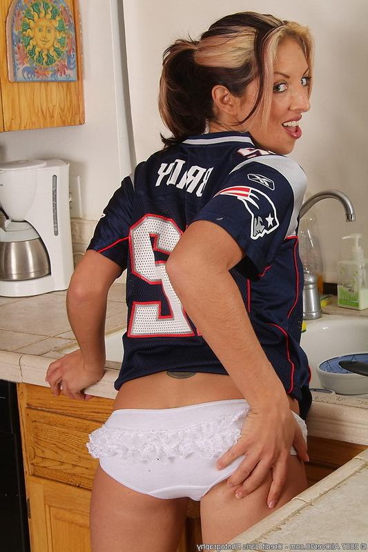 16P Cute kinky petite mature housewife takes off little panties
