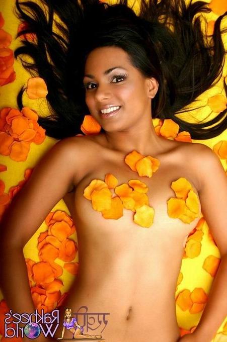 16P Beautiful and artistic indian babe posing