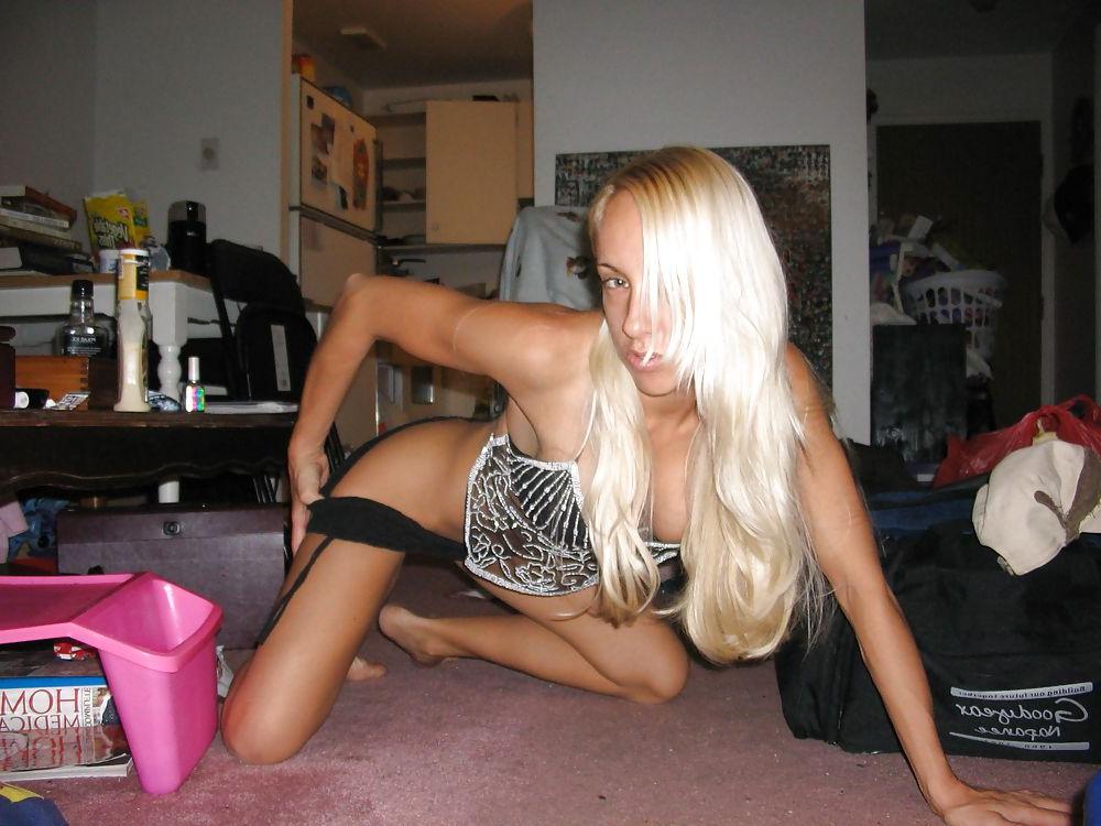25P Busty Blonde Goddess
