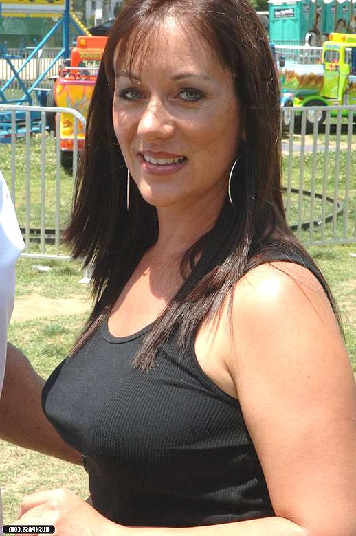 16P Diese heiße MILF wird von Blackzilla aufgegriffen und nimmt am Ende sein gesamtes Monster mit
