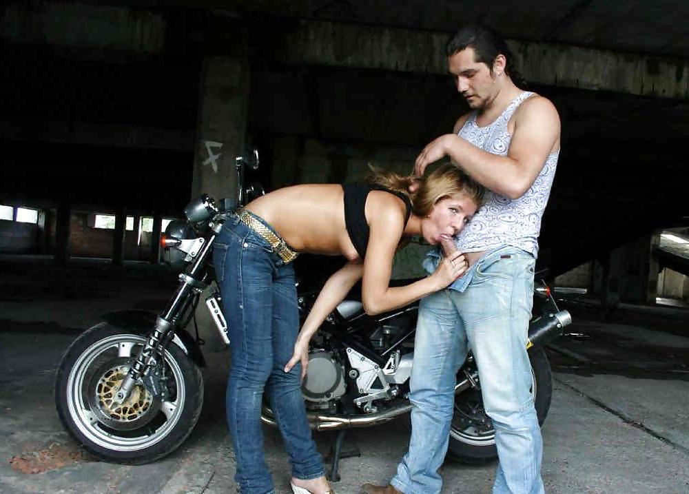 25P REALLY HOT GIRLS IN PUBLIC 30