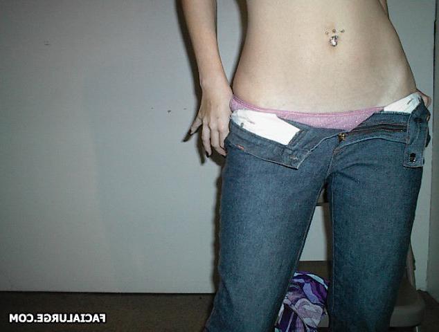 15P Amateur skank gives a gloryhole blowjob