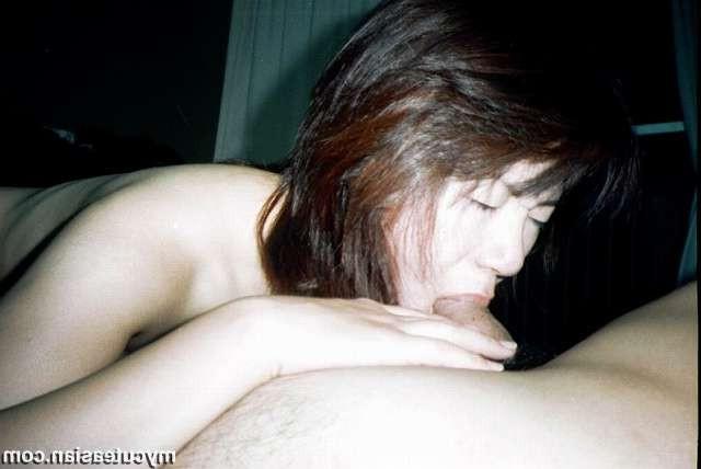 16P Real Chinese amateur teen shows her sexy body