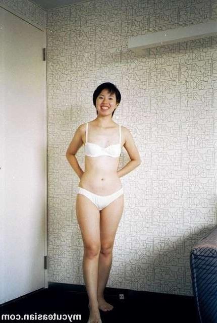 16P Real Chinese amateur teen shows her sexy body