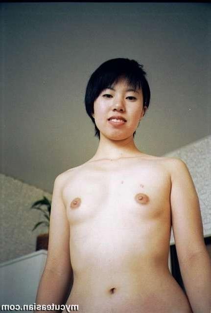 16P Real Chinese amateur teen shows her sexy body