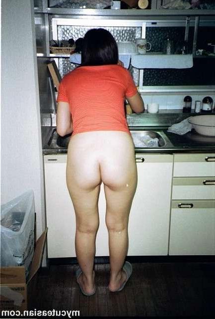 16P Real Chinese amateur teen shows her sexy body