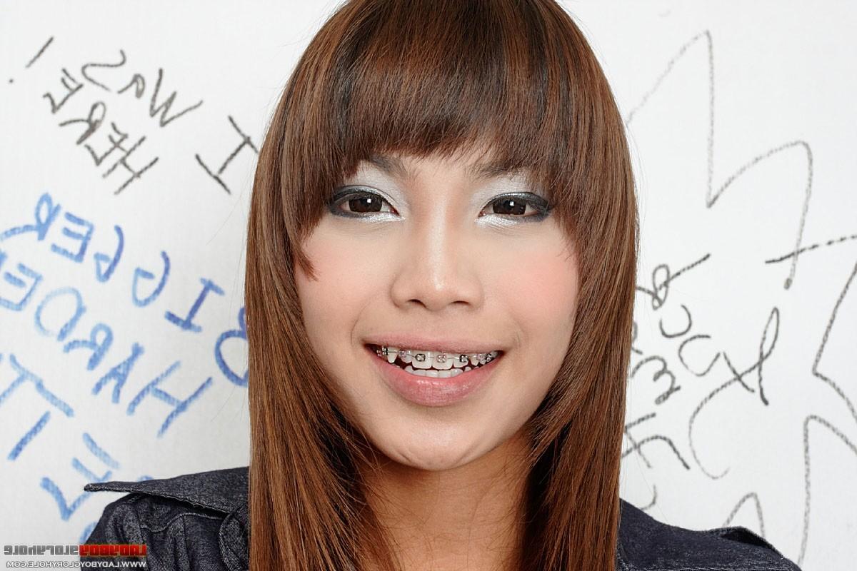 12P Teen ladyboy gloryhole bj