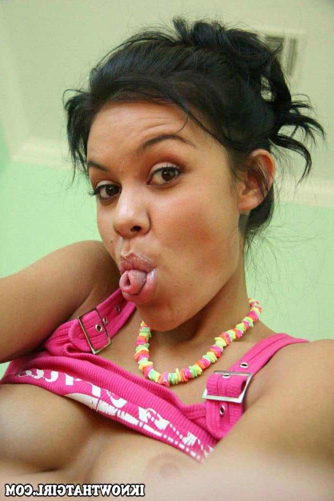 15P Cute latina teen babe posing naked and showing her pussy