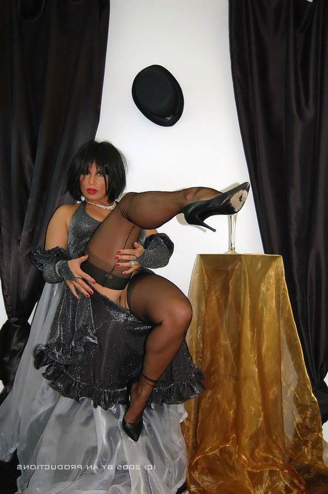 12P German milf slut Amanda in black lingerie and stockings