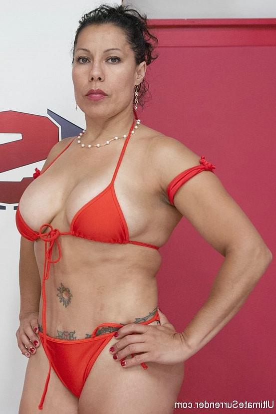 18P Cheyenne Jewel and Izamar Gutierrez in competitive naked lesbian