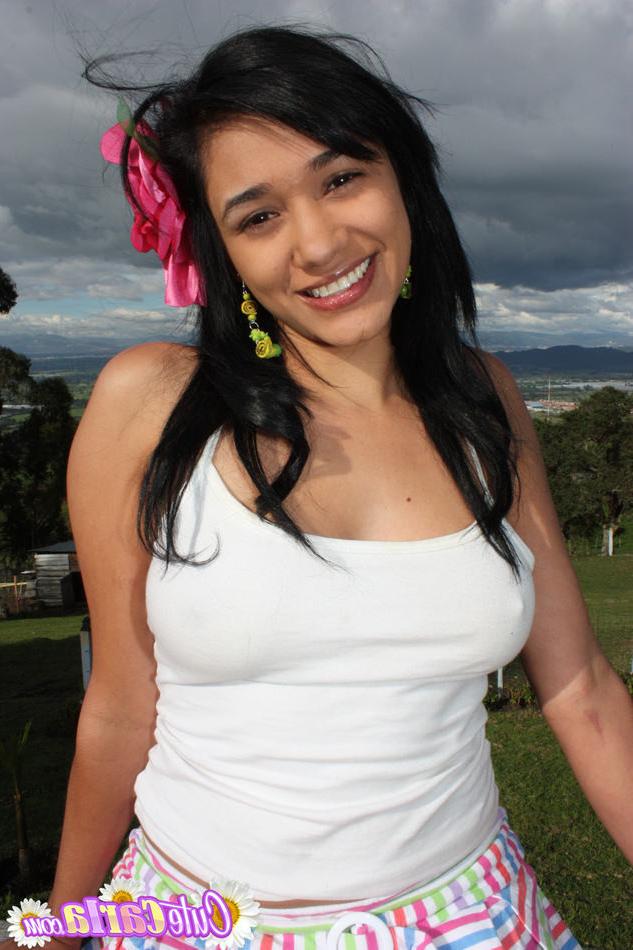 14P Cute teen flashes big breasts to 18 year old lesbian GF outdoors