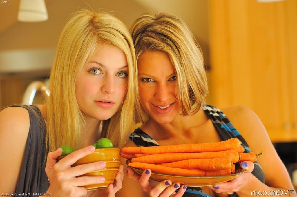 16P Nasty blonde lesbians fucking each others pussy with carrots